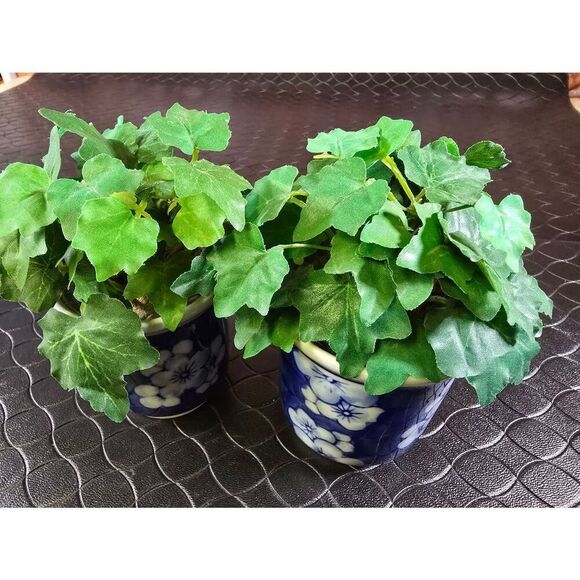 Chinoiserie Porcelain Shoe and Two Porcelain Blue Vases - Picture 6 of 10